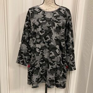 Black & Gray Camo Print Long Sleeve Tunic 1X-2X